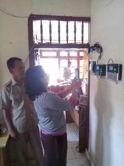 Instalasi Mesin Absensi Online UPTD Dispenda Sulut Wilayah Bolaang Mongondow  Utara